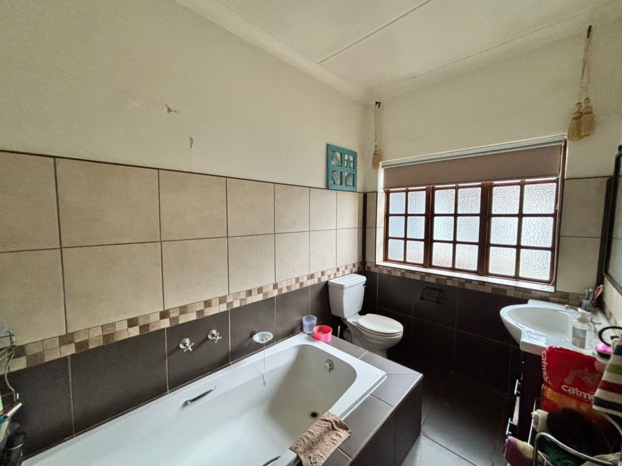 5 Bedroom Property for Sale in Flamwood North West